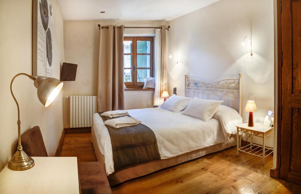 Hotel Les Remparts Mirepoix  Szoba fotó
