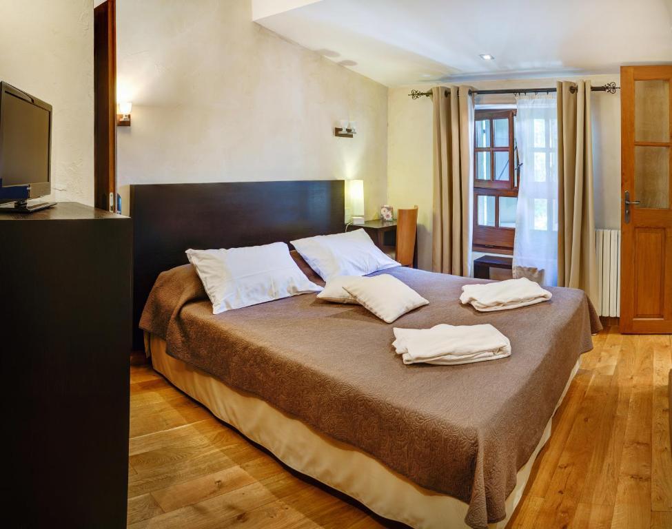 Hotel Les Remparts Mirepoix  Szoba fotó