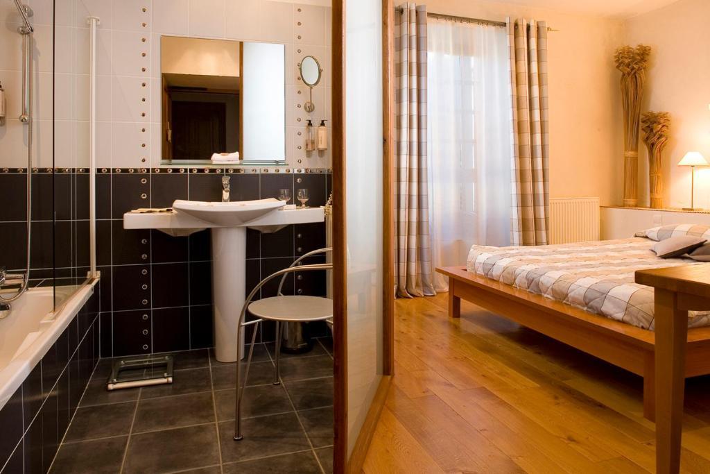 Hotel Les Remparts Mirepoix  Szoba fotó